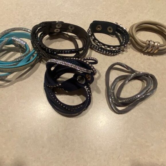 Lot of 6 Wrap Bracelets Bling Stubs Rhinestones Blue Brown Gray Tan Fits All - Picture 1 of 7